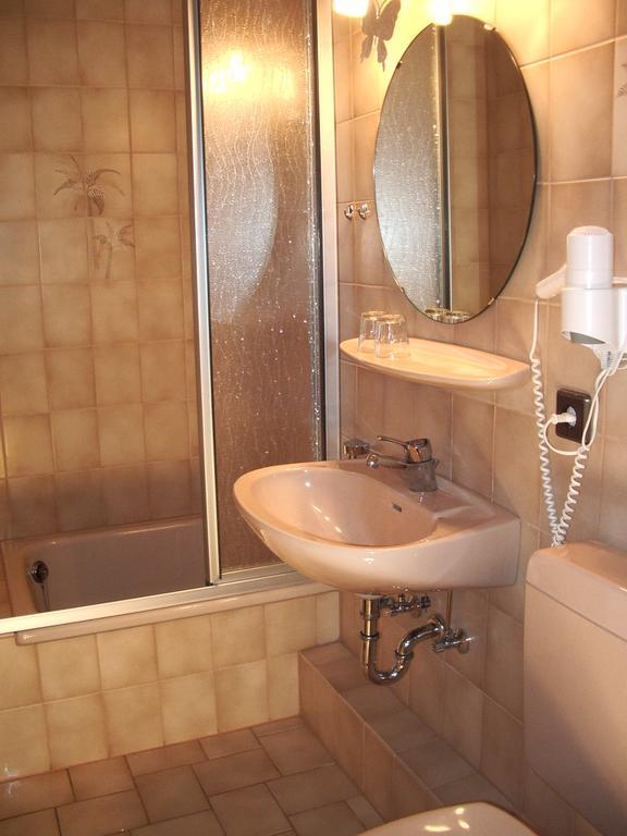 Gaestehaus Resi Otel Zeltingen-Rachtig Oda fotoğraf